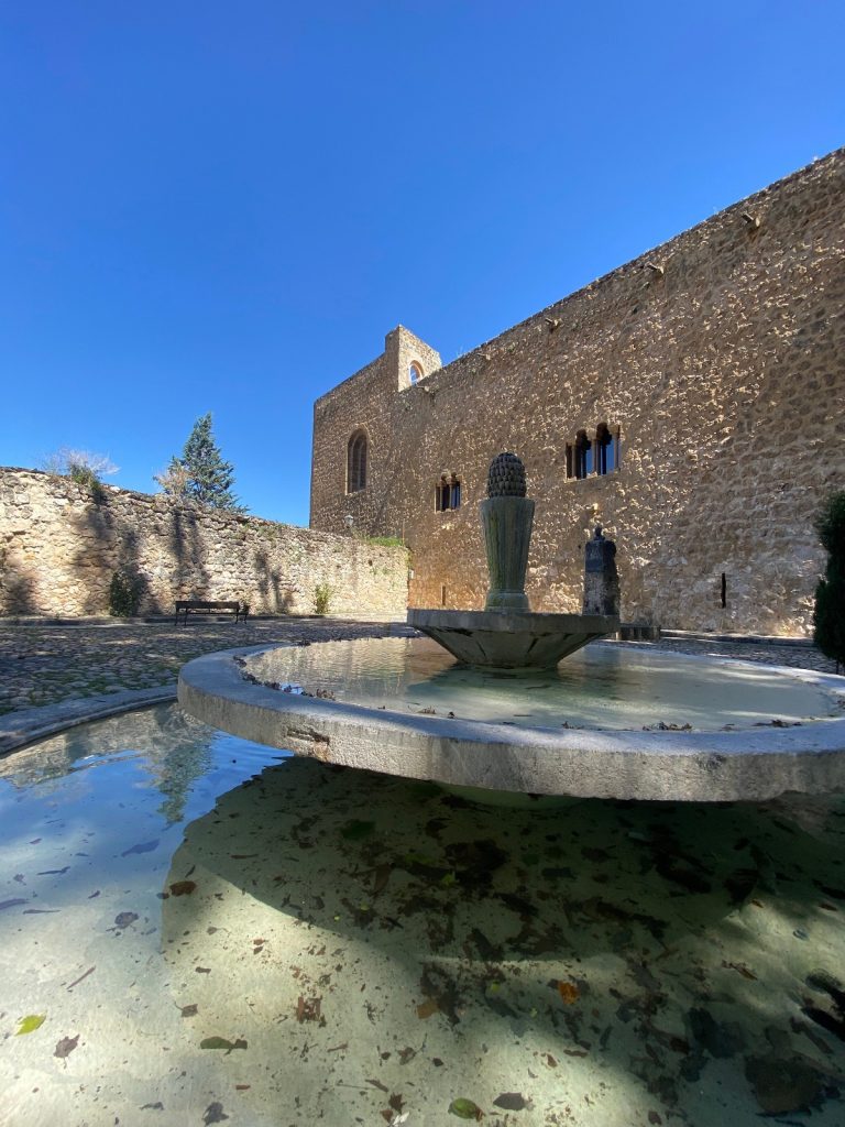 Exterior del Castillo de la Piedra Bermeja.