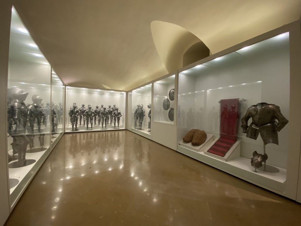 Sala de armaduras del Museo del Ejército (Toledo).