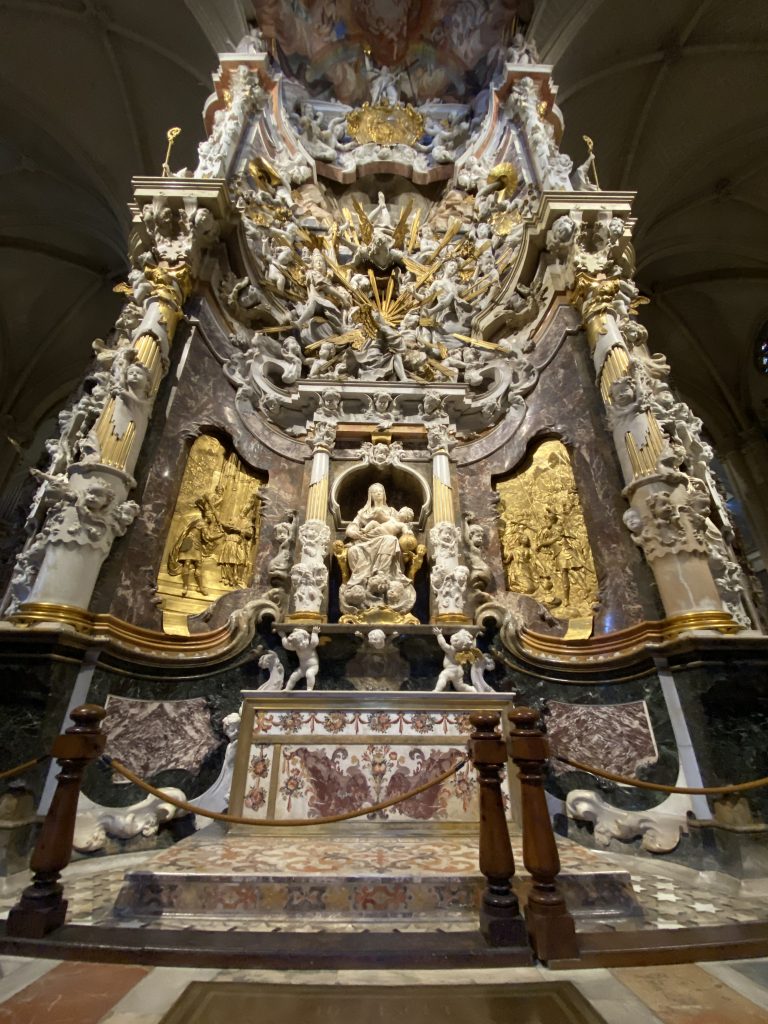 Altar de El Transparente en la Catedral Primada (Toledo).