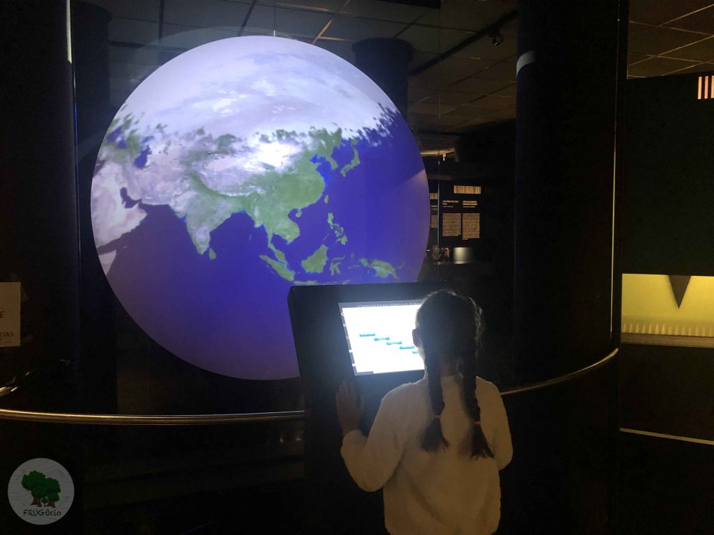 Panel interactivo sobre el cambio climático. Planetario de Madrid.